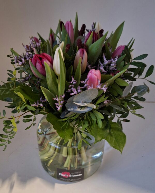 Tulpenstrauß im rosa und lila Tönen